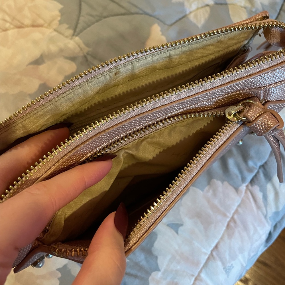 NWOT Rose Gold Tahari Pearl Embellished Crossbody Bag - Picture 5 of 6